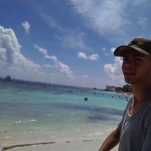 Meet your Posher, Carlos daniel